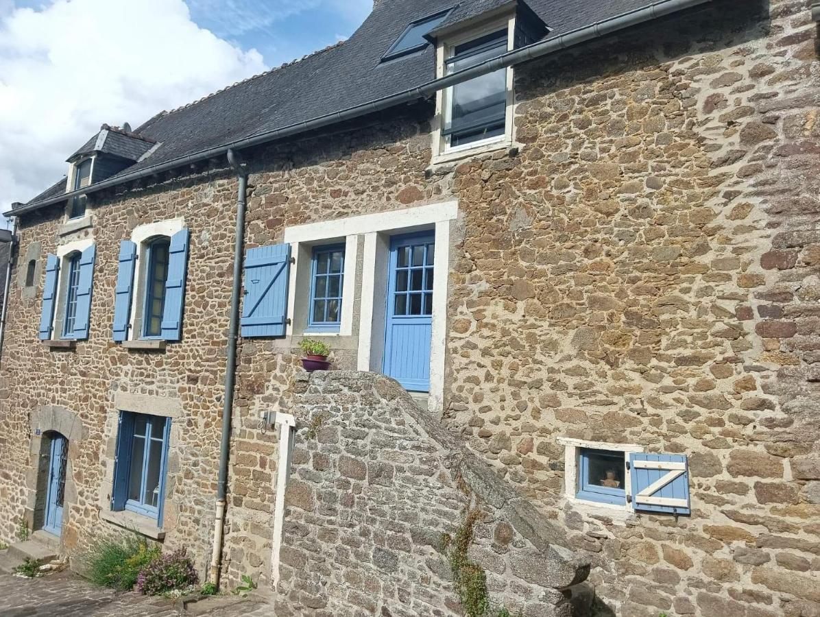 Chambre D'Hote Familiale De La Maison Bleue Lanvallay Exterior photo