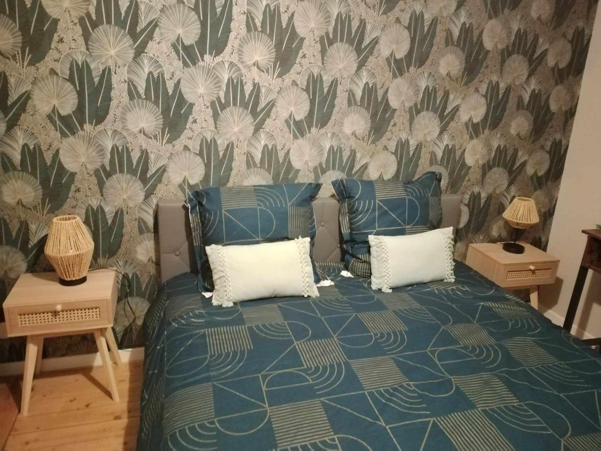 Chambre D'Hote Familiale De La Maison Bleue Lanvallay Exterior photo